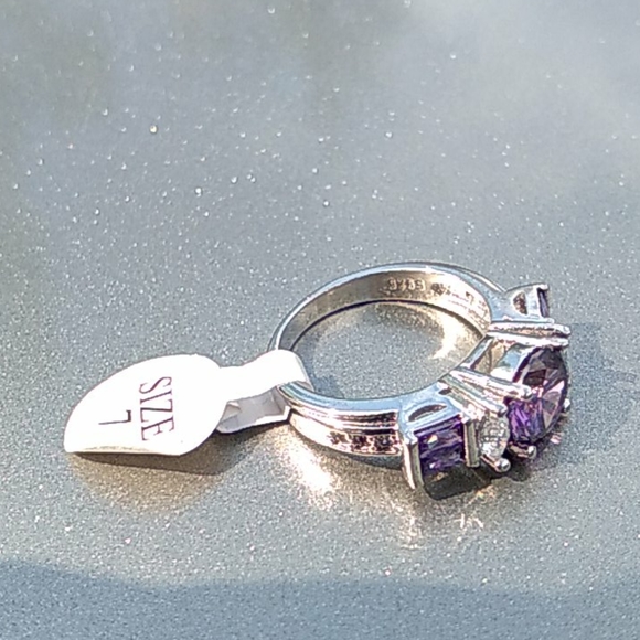 Amethyst and created diamonds ring - Picture 5 of 9